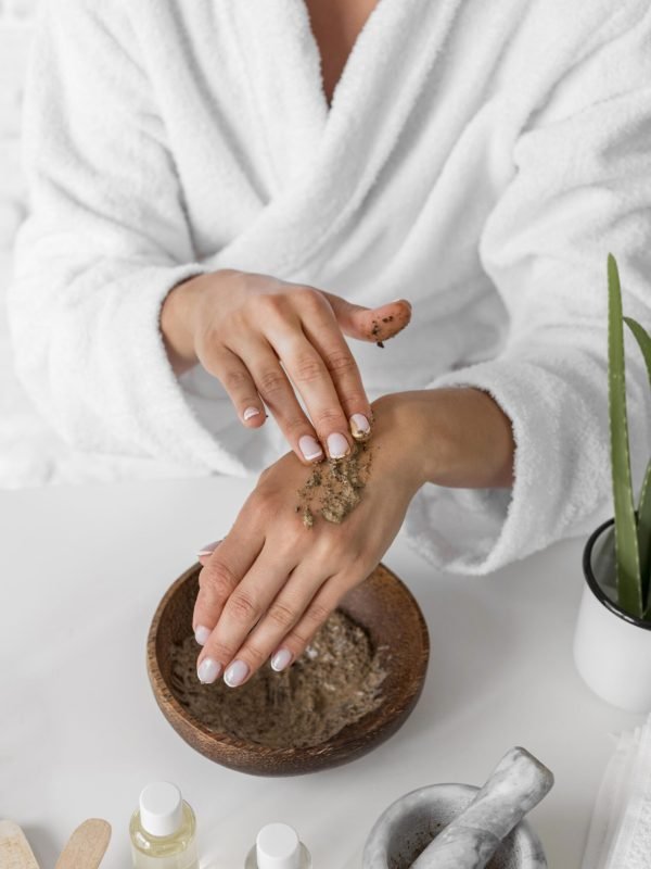close-up-woman-trying-hands-remedy (1) close-up-woman-trying-hands-remedy (1)