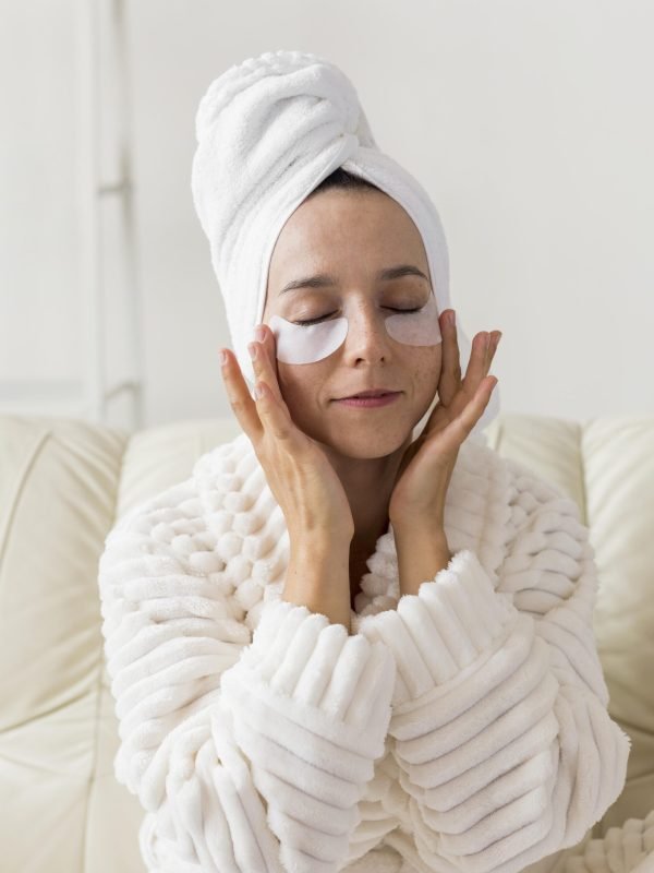 spa-home-bathrobe-treatment-dark-circles spa-home-bathrobe-treatment-dark-circles
